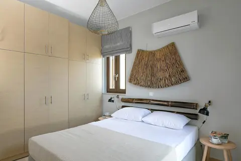 Syra Suites in Vari