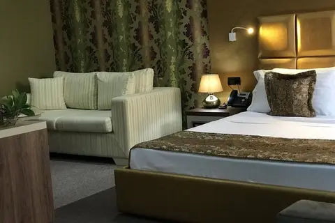 Hotel Deluxe in Tirana — foto 9