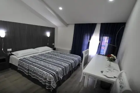 Rose Garden Hotel in Shkodra — foto 18