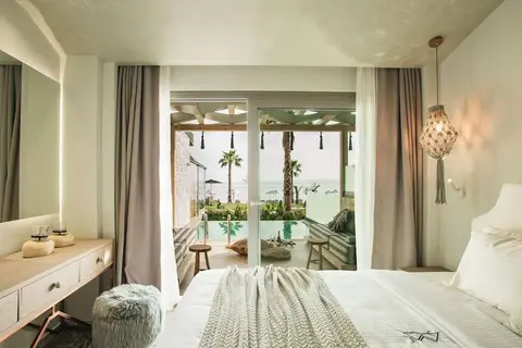 Blue Carpet Luxury Suites in Πευκοχώρι — foto 26