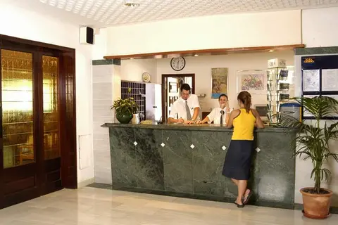 Globales Los Delfines Hotel in Ciutadella — foto 3