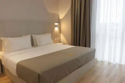 Metro Hotel Terminal in Tirana