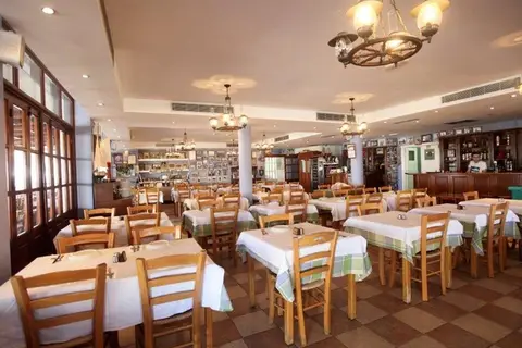 Captain Karas Holidays Apartments in Παραλίμνι — foto 9