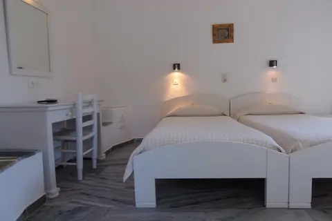 Manos in Νάουσα — foto 17
