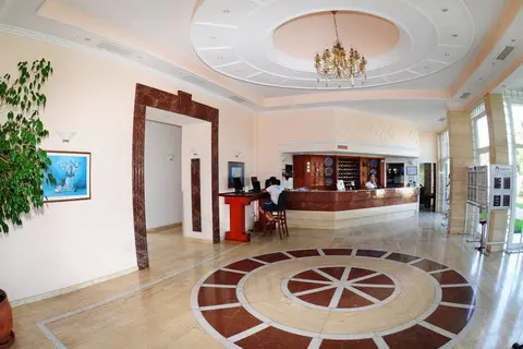 Denizkizi Royal Hotel in Alsancak — foto 14