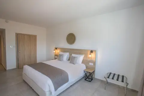 Bohemian Gardens Hotel in Παραλίμνι — foto 21
