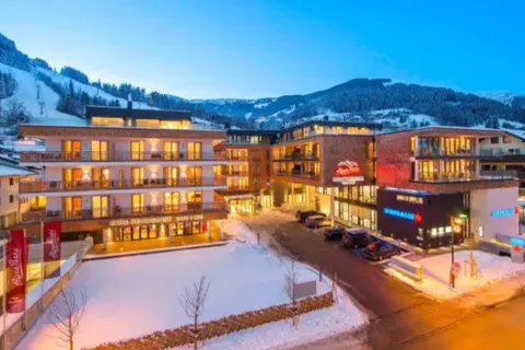 AlpenParks Hotel & Appartement Central Zell am See foto 1