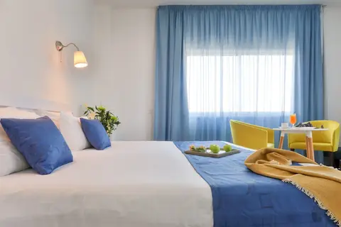 Mikes Kanarium City Hotel in Larnaca — foto 30