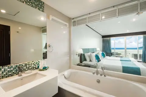 Andaman Beach Suites Hotel in ตำบลป่าตอง — foto 25