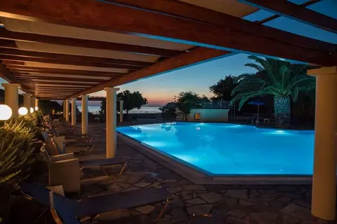 Alma Beach Hotel & Appartementen in Πέτρα — foto 6