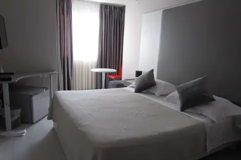 Freddy's Hotel in Tirana — foto 18