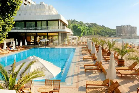 The Palace Hotel Sunny Day in Палас