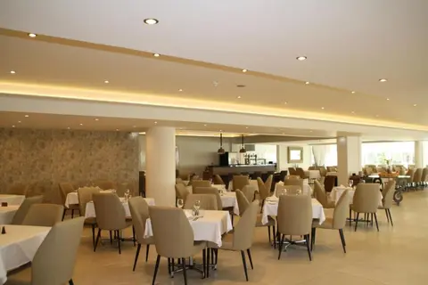 Queen's Bay Hotel in Paphos — foto 7