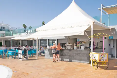 Plaza Palmeras in Puerto del Carmen — foto 14