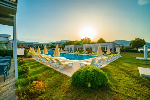Karya Family Resort Hotel in Menderes — foto 18