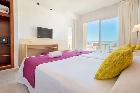 Blue Sea Coral Beach in Santa Eulària des Riu — foto 23