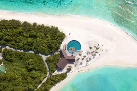 Hondaafushi Island Resort in Dhaalu Atoll