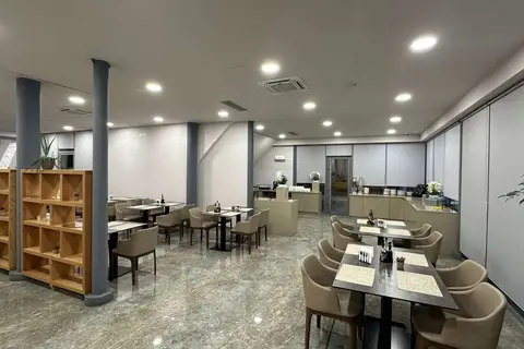 Metro Hotel Terminal in Tirana — foto 6