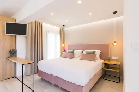 V Luxury Suites in Παλιούρι — foto 16