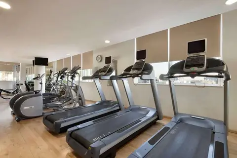 Ramada by Wyndham Downtown Abu Dhabi in الزَّاهية — foto 10