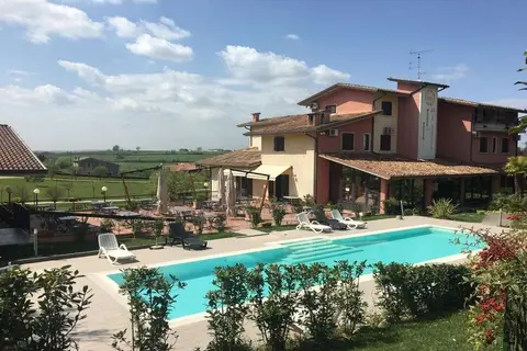 Hotel Il Castello in Pozzolengo