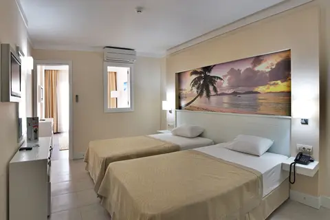 Batihan Beach Resort & Spa in Kuşadası — foto 19