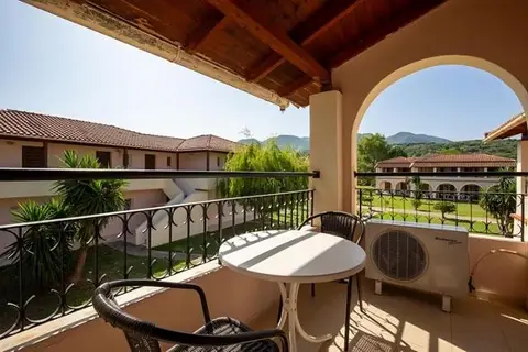 Appartementen Kamari in Αχαράβη — foto 4