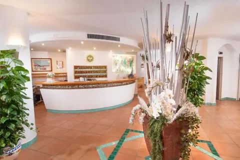 Hotel Punta Est in Baja Sardinia — foto 17