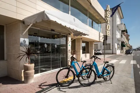 Sina Astor in Viareggio — foto 4