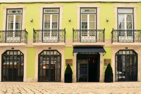 Brown's Central Hotel in Almada — foto 11