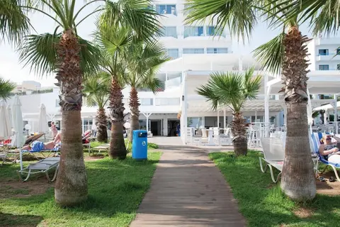 Silver Sands Beach Hotel in Παραλίμνι — foto 17