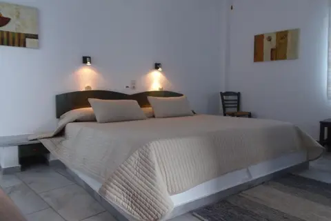 Manos in Νάουσα — foto 15