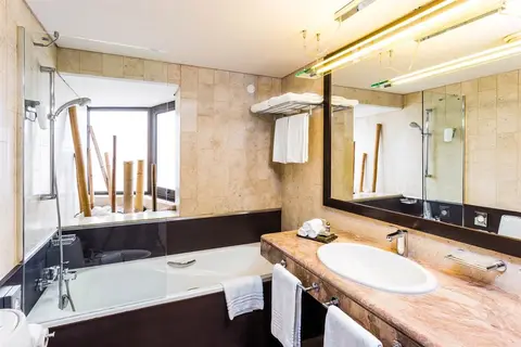 Legendary Lisboa Suites in Almada — foto 29