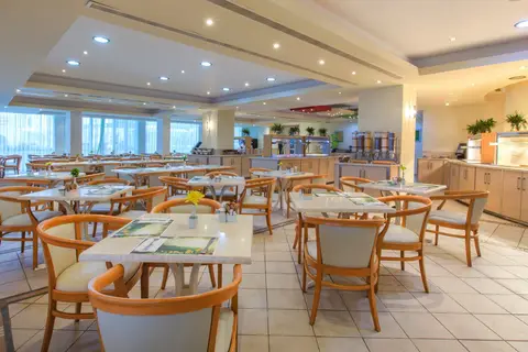 Lordos Beach Hotel in Larnaca — foto 8