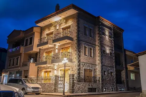 Tres Belle in Korca