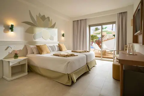 Iberostar Waves Gaviotas Park in Las Gaviotas — foto 22