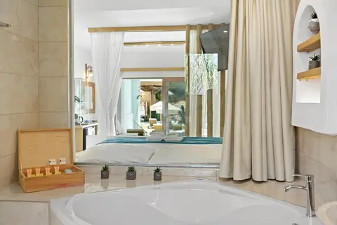 Alia Luxury Suites & Spa Beachfront Hotel in Χαράκι — foto 6