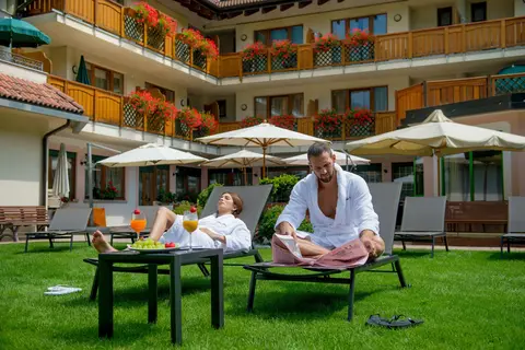 Tevini Dolomites Charming Hotel in Commezzadura — foto 60