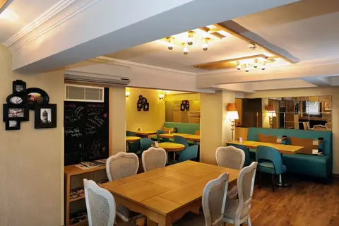 Collage Pera Hotel in Fatih — foto 3