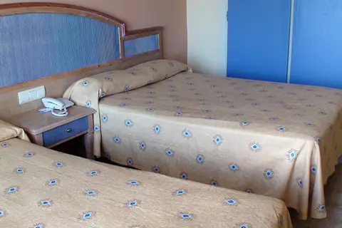 Hotel  AzuLine Bergantín in Sant Josep de sa Talaia — foto 23