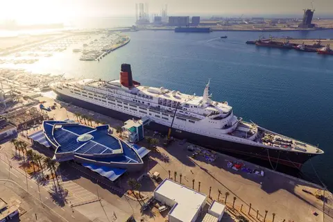 Queen Elizabeth 2 in Dubai