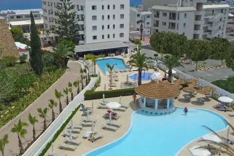 Sunrise Gardens Hotel in Παραλίμνι — foto 8