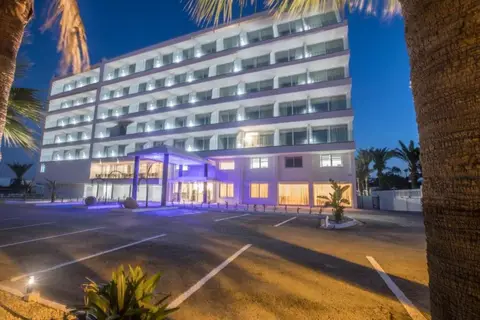 Bohemian Gardens Hotel in Παραλίμνι — foto 12