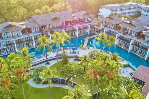 Holiday Ao Nang Beach Resort Krabi in บ้านอ่าวนาง