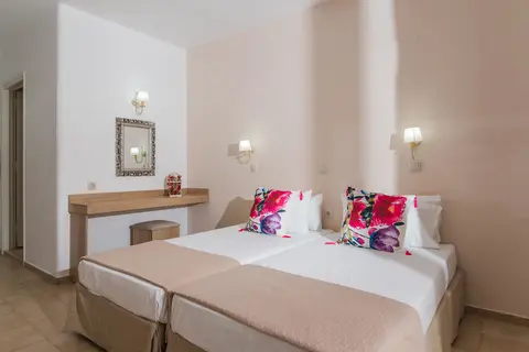 Emerald Hotel in Αγία Μαρίνα — foto 27