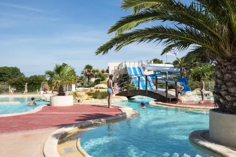Camping Les Mûriers in Vendres