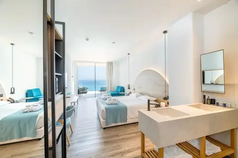 Flamingo Paradise Beach Hotel in Παραλίμνι — foto 9