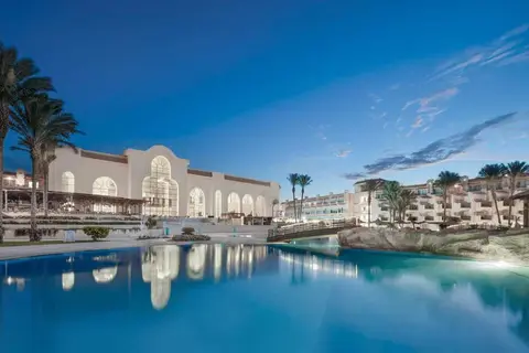 V Grand Beach Resort Sahl Hasheesh in Pyramisa Beach Resort Sahl Hasheesh