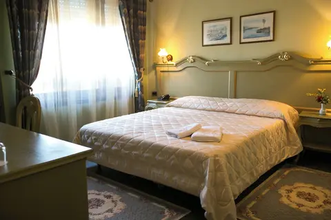 Victoria in Tirana — foto 18