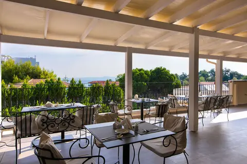 Neikos Mediterraneo Luxury Suites in Pallini Municipal Unit, foto 9